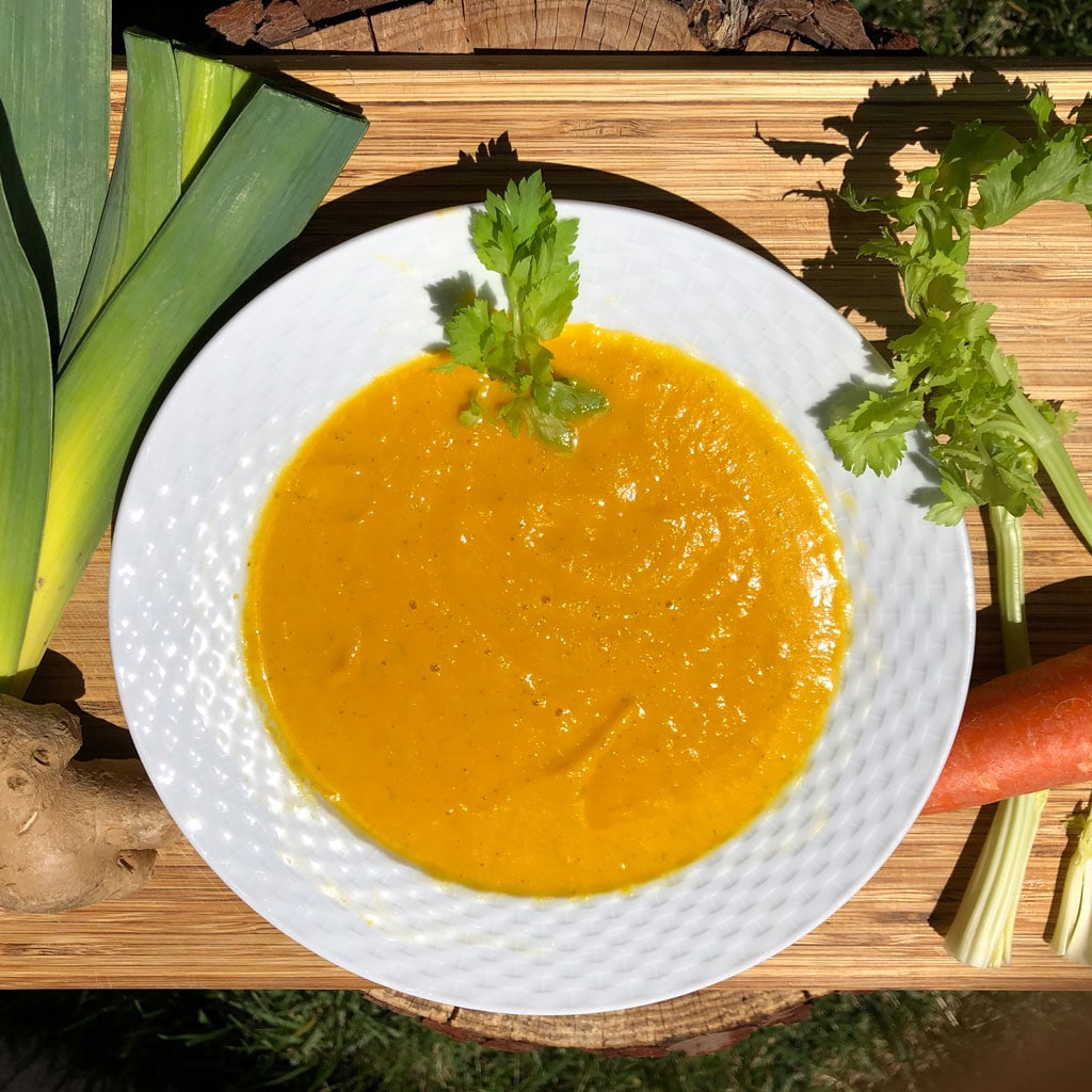 Crema-depurativa-de-apio,-puerro-y-zanahoria-la-era-de-nuria-1