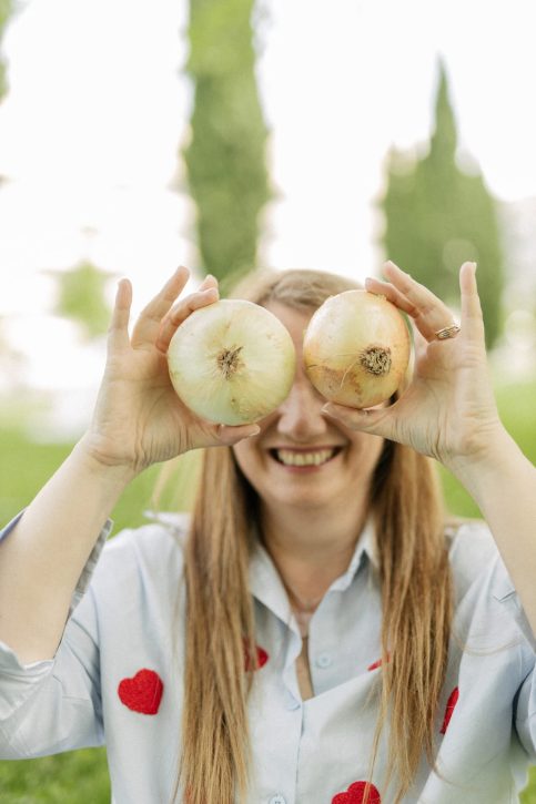 Nuria-con-cebollas- como-ojos